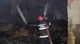 Bakıda “Taxta bazarı” adlanan ərazidə yanğın tam söndürülüb (FOTO/VİDEO) (YENİLƏNİB)