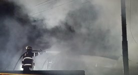 Bakıda “Taxta bazarı” adlanan ərazidə yanğın tam söndürülüb (FOTO/VİDEO) (YENİLƏNİB)