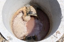 SİMDNX tərəfindən su obyektini çirkləndirən quşçuluq fabrikinə qarşı inzibati icraata başlanılıb (FOTO/VİDEO)