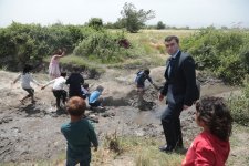 Ombudsmanın nümayəndəsi qaraçı icmasına məxsus şəxslərin vəziyyəti ilə tanış olub (FOTO)