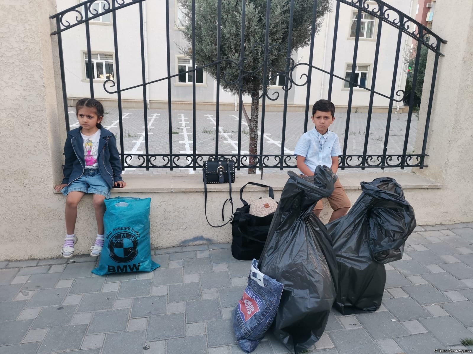 Xocalı rayonunun Xanyurdu və Təzəbinə kəndlərinə ilk köç karvanı yola salınıb (FOTO)