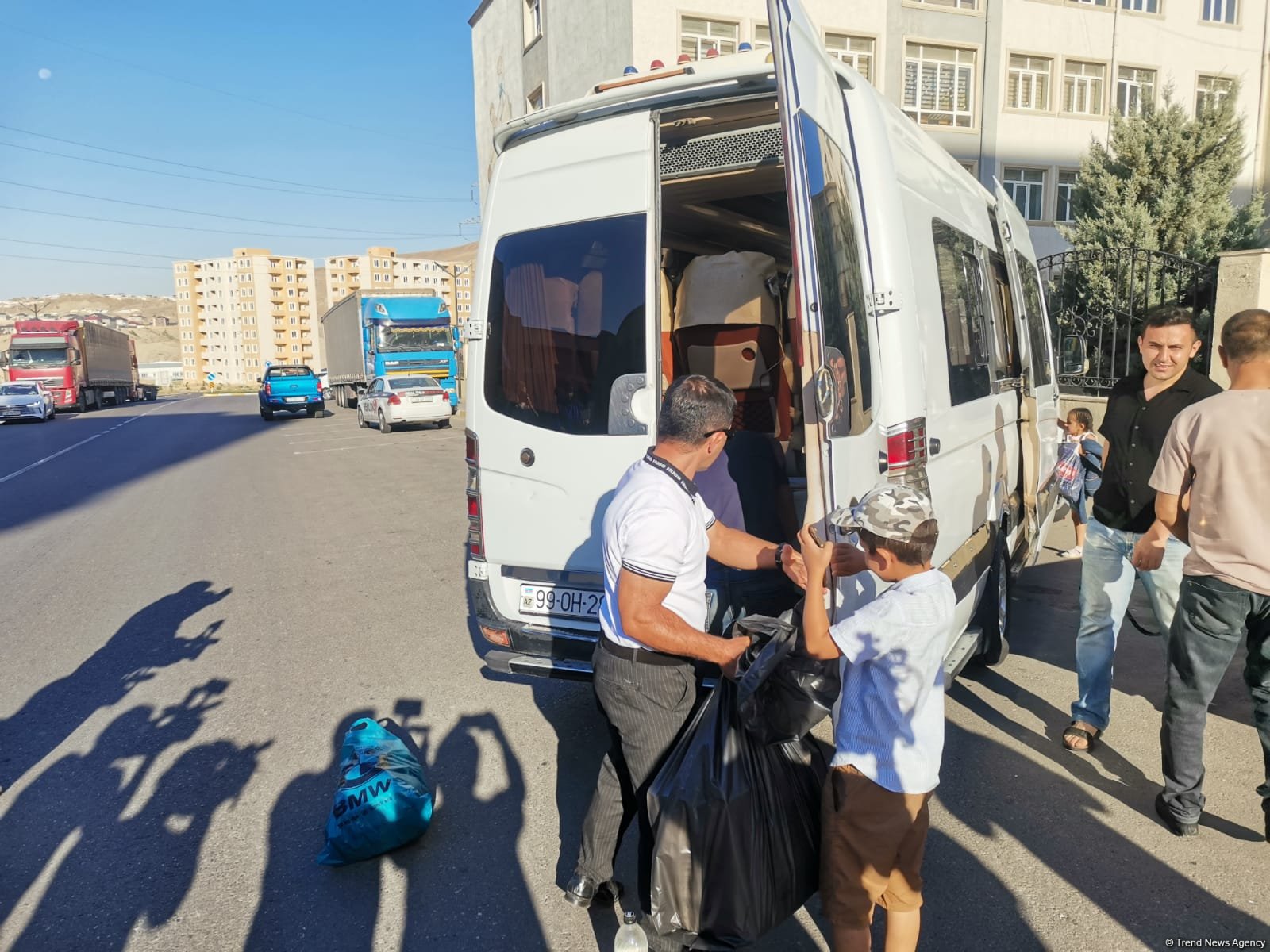 Xocalı rayonunun Xanyurdu və Təzəbinə kəndlərinə ilk köç karvanı yola salınıb (FOTO)
