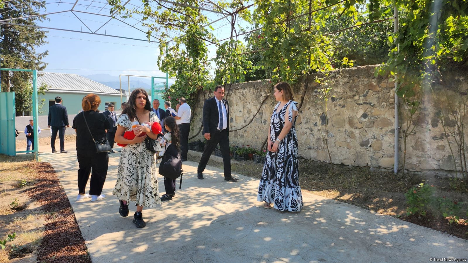 Xocalının Təzəbinə kəndi ilk sakinlərini qarşılayıb: 28 ailəyə evlərinin açarları təqdim olunub (FOTO)
