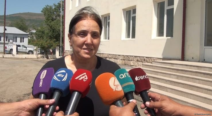 Şəhidlərimizin sayəsində bu torpaqlara ayaq basdığıma görə qürurluyam - Doğma yurda köçən şəhid anası