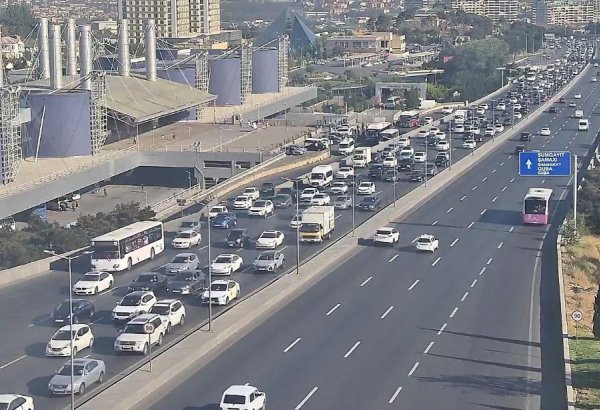 Sürücülərin NƏZƏRİNƏ: Paytaxtın bir sıra yollarında tıxac var - SİYAHI (FOTO)