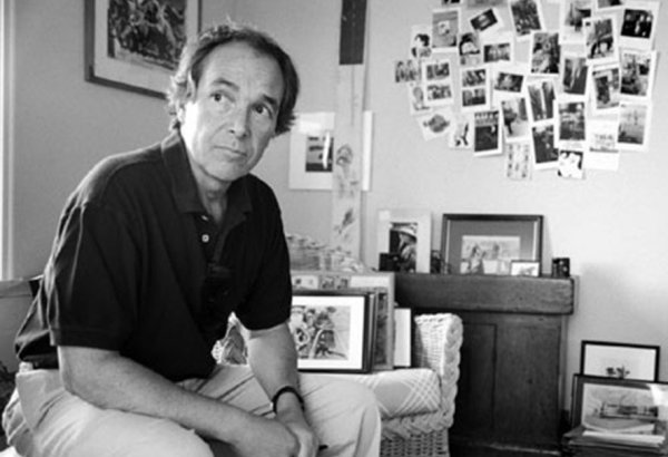 Amerikalı yazıçı Martin Kruz Smit 83 yaşında vəfat edib