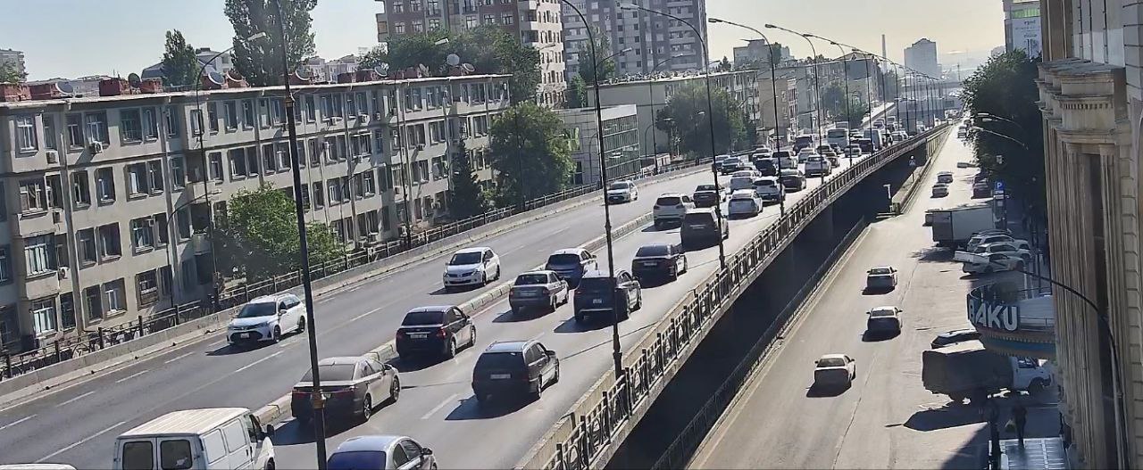 Sürücülərin NƏZƏRİNƏ: Paytaxtın bir sıra yollarında tıxac var - SİYAHI (FOTO)