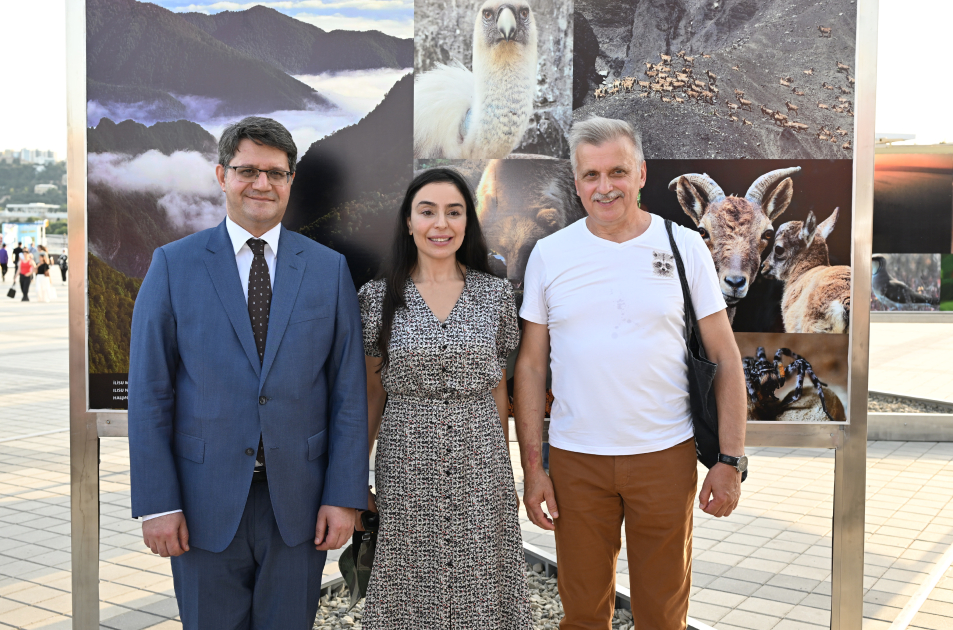 Heydər Əliyev Fondunun vitse-prezidenti Leyla Əliyeva Azərbaycanda təbiətin mühafizəsinin 100 illiyinə həsr olunmuş fotosərginin açılışında iştirak edib (FOTO)
