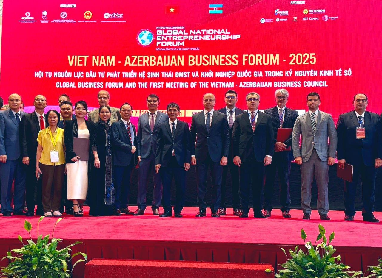 Vyetnam-Azərbaycan Biznes Şurasının ilk iclası və biznes forum keçirilib (FOTO)