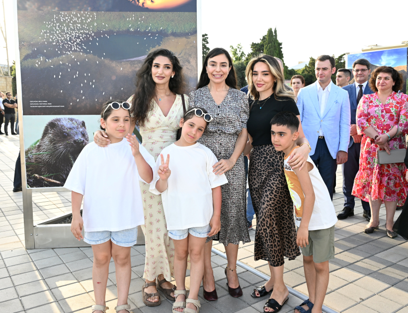 Heydər Əliyev Fondunun vitse-prezidenti Leyla Əliyeva Azərbaycanda təbiətin mühafizəsinin 100 illiyinə həsr olunmuş fotosərginin açılışında iştirak edib (FOTO)