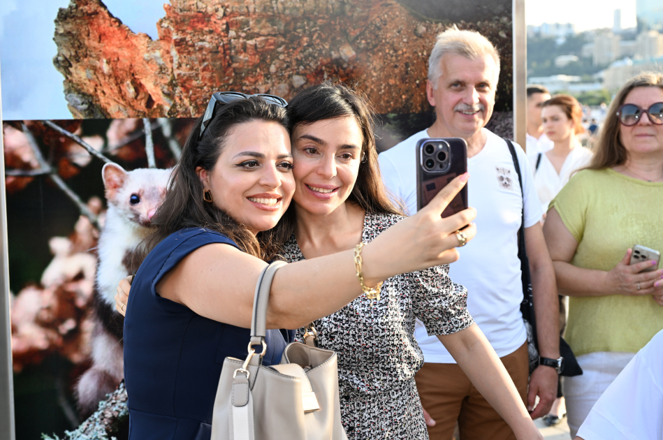 Heydər Əliyev Fondunun vitse-prezidenti Leyla Əliyeva Azərbaycanda təbiətin mühafizəsinin 100 illiyinə həsr olunmuş fotosərginin açılışında iştirak edib (FOTO)
