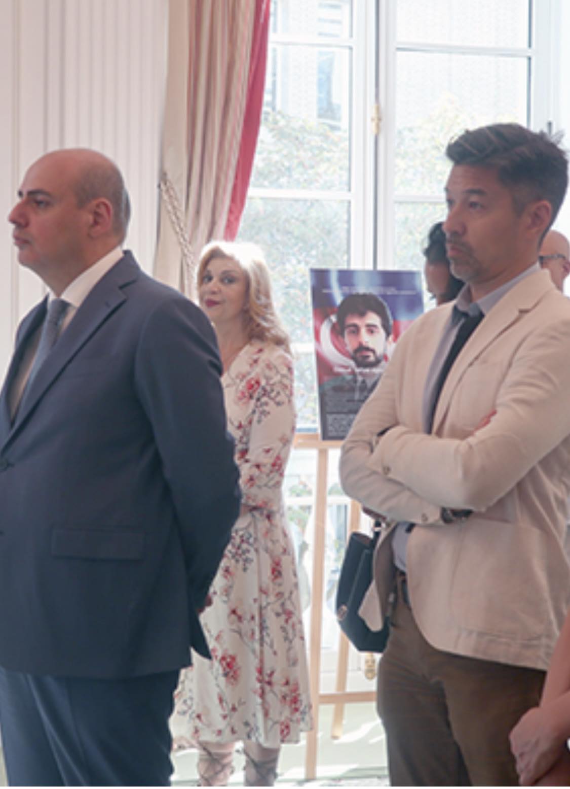 Fransız qonaq Parisdə azərbaycanlı şəhid-jurnalistlərin xatirəsinə həsr olunmuş sərgi barədə: "Onların səsləri susub, amma unudulmayıblar" (FOTO)