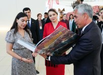 Türkmənistan Xalq Məsləhətinin sədrinin qızı Oquldjaxan Atabayeva Heydər Əliyev Mərkəzində olub (FOTO)