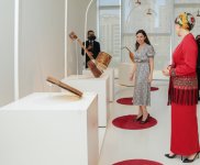 Türkmənistan Xalq Məsləhətinin sədrinin qızı Oquldjaxan Atabayeva Heydər Əliyev Mərkəzində olub (FOTO)
