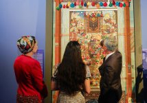 Türkmənistan Xalq Məsləhətinin sədrinin qızı Oquldjaxan Atabayeva Heydər Əliyev Mərkəzində olub (FOTO)