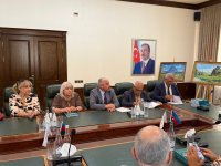 Rauf Hacıyevin Əbdülmənaf Hacıyev haqqında yazdığı “Baba ocağının işığı” kitabının təqdimat mərasimi keçirilib (FOTO)