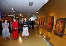 Türkmənistan Xalq Məsləhətinin sədrinin qızı Oquldjaxan Atabayeva Azərbaycan Milli Xalça Muzeyini ziyarət edib (FOTO)