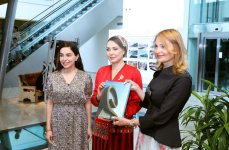 Türkmənistan Xalq Məsləhətinin sədrinin qızı Oquldjaxan Atabayeva Azərbaycan Milli Xalça Muzeyini ziyarət edib (FOTO)