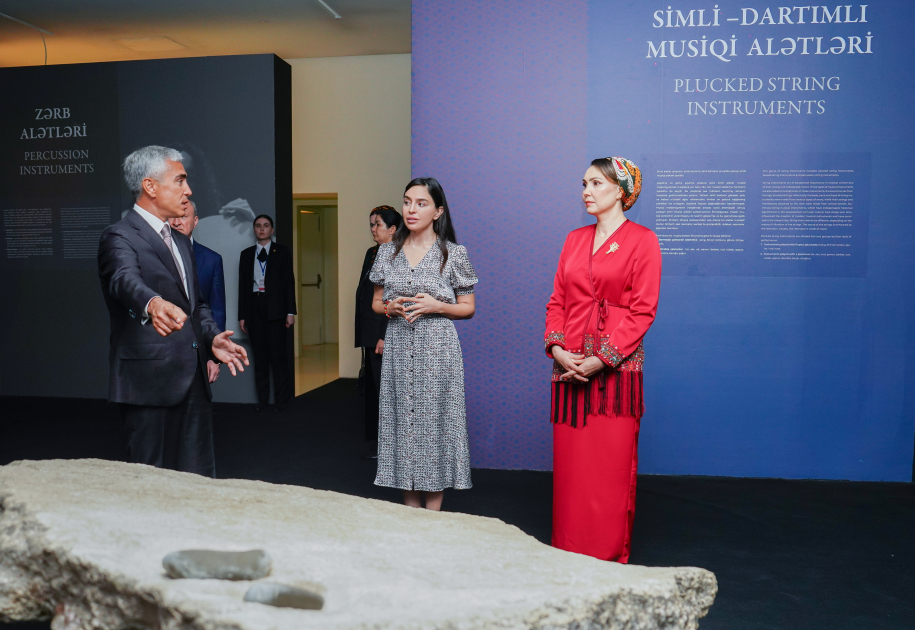 Türkmənistan Xalq Məsləhətinin sədrinin qızı Oquldjaxan Atabayeva Heydər Əliyev Mərkəzində olub (FOTO)