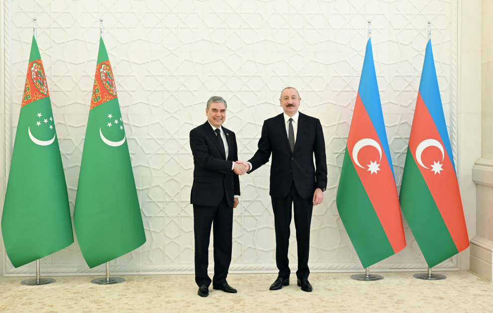 Prezident İlham Əliyevin Türkmənistan Xalq Məsləhətinin sədri Qurbanqulu Berdiməhəmmədov ilə görüşü olub (FOTO)