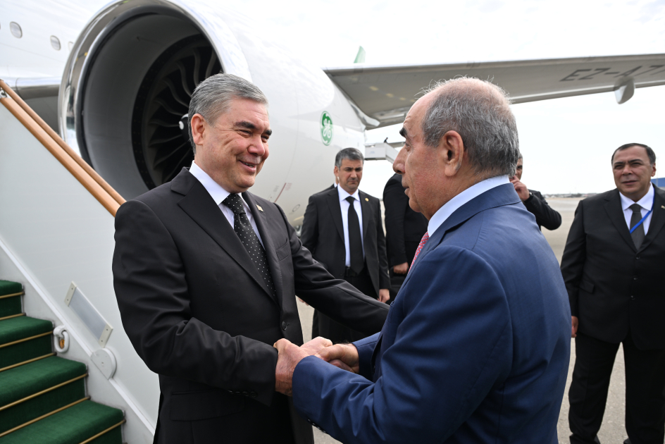 Türkmənistan Xalq Məsləhətinin sədri Qurbanqulu Berdiməhəmmədov Azərbaycana səfərə gəlib (FOTO)