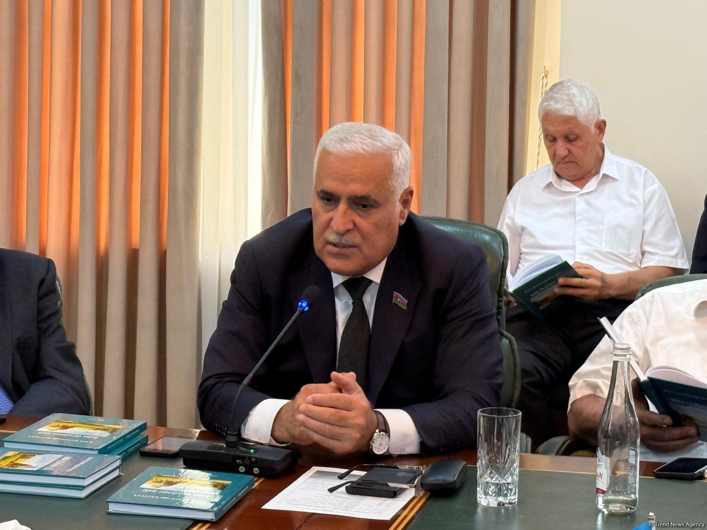 Rauf Hacıyevin Əbdülmənaf Hacıyev haqqında yazdığı “Baba ocağının işığı” kitabının təqdimat mərasimi keçirilib (FOTO)