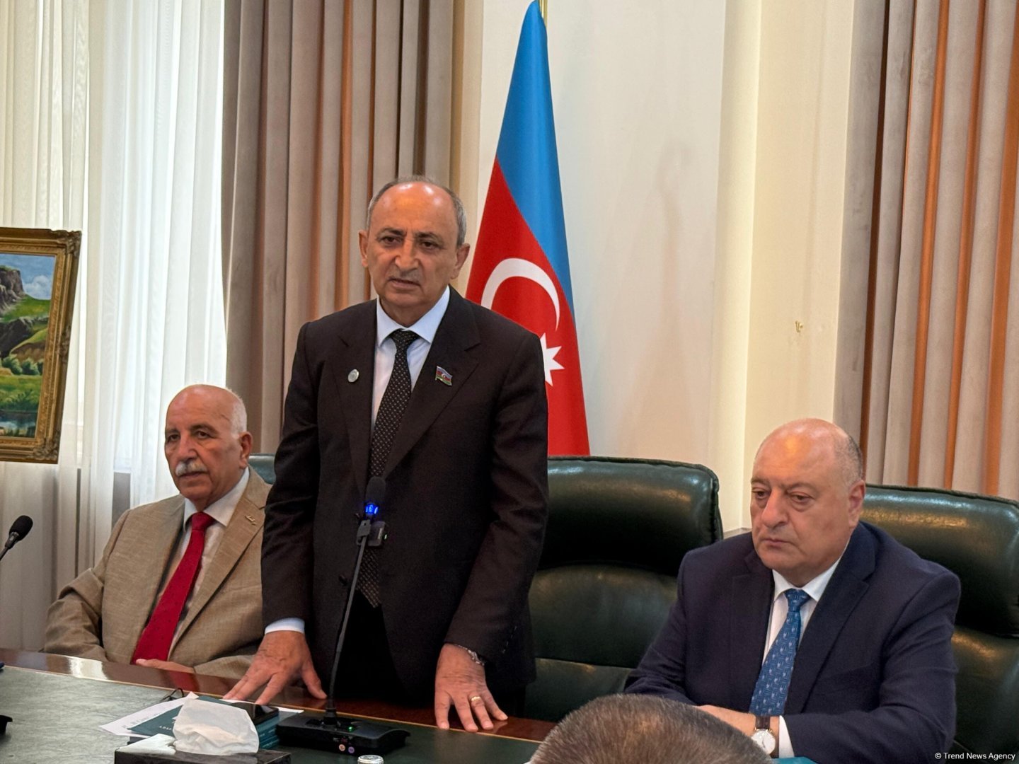 Rauf Hacıyevin Əbdülmənaf Hacıyev haqqında yazdığı “Baba ocağının işığı” kitabının təqdimat mərasimi keçirilib (FOTO)