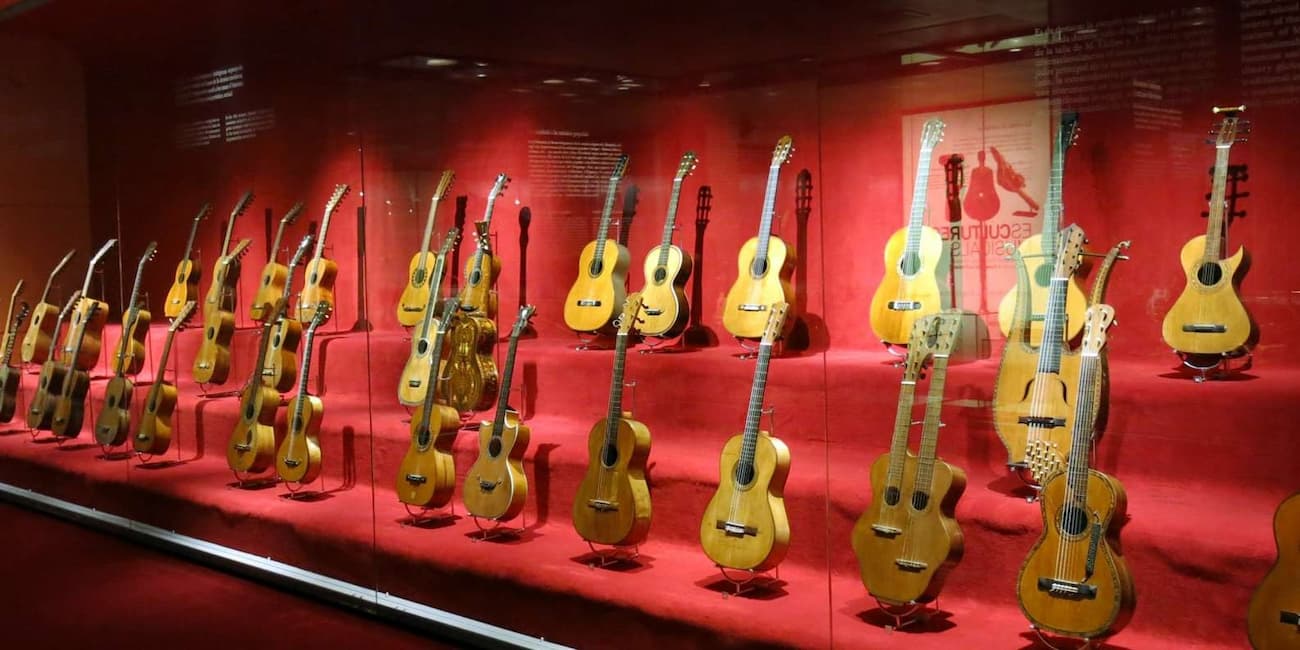 Ulviyya Mahmud Barselona Musiqi Muzeyinə Azərbaycan kamançasını hədiyyə edib (FOTO)