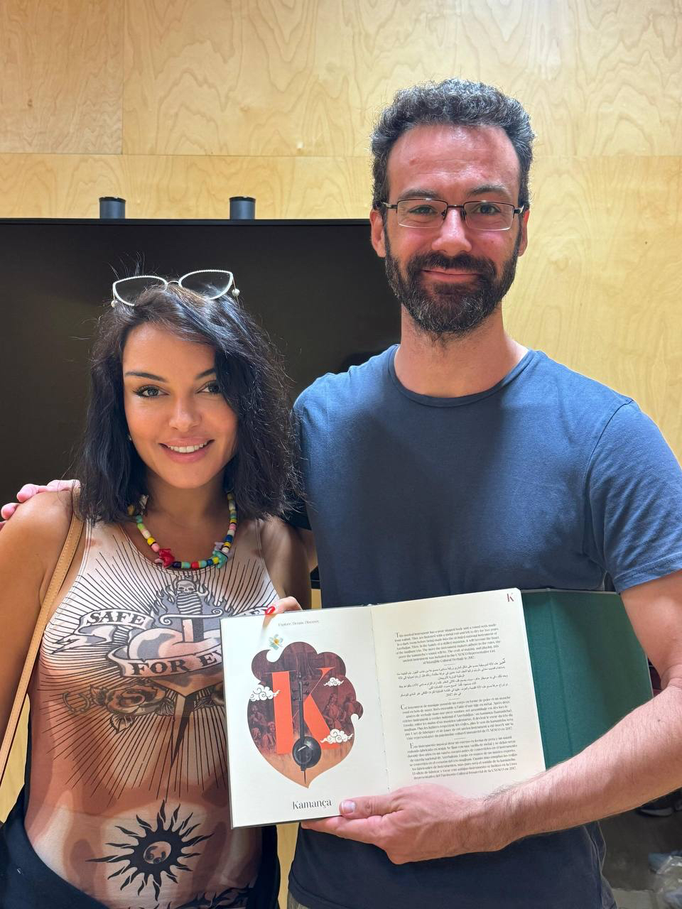 Ulviyya Mahmud Barselona Musiqi Muzeyinə Azərbaycan kamançasını hədiyyə edib (FOTO)