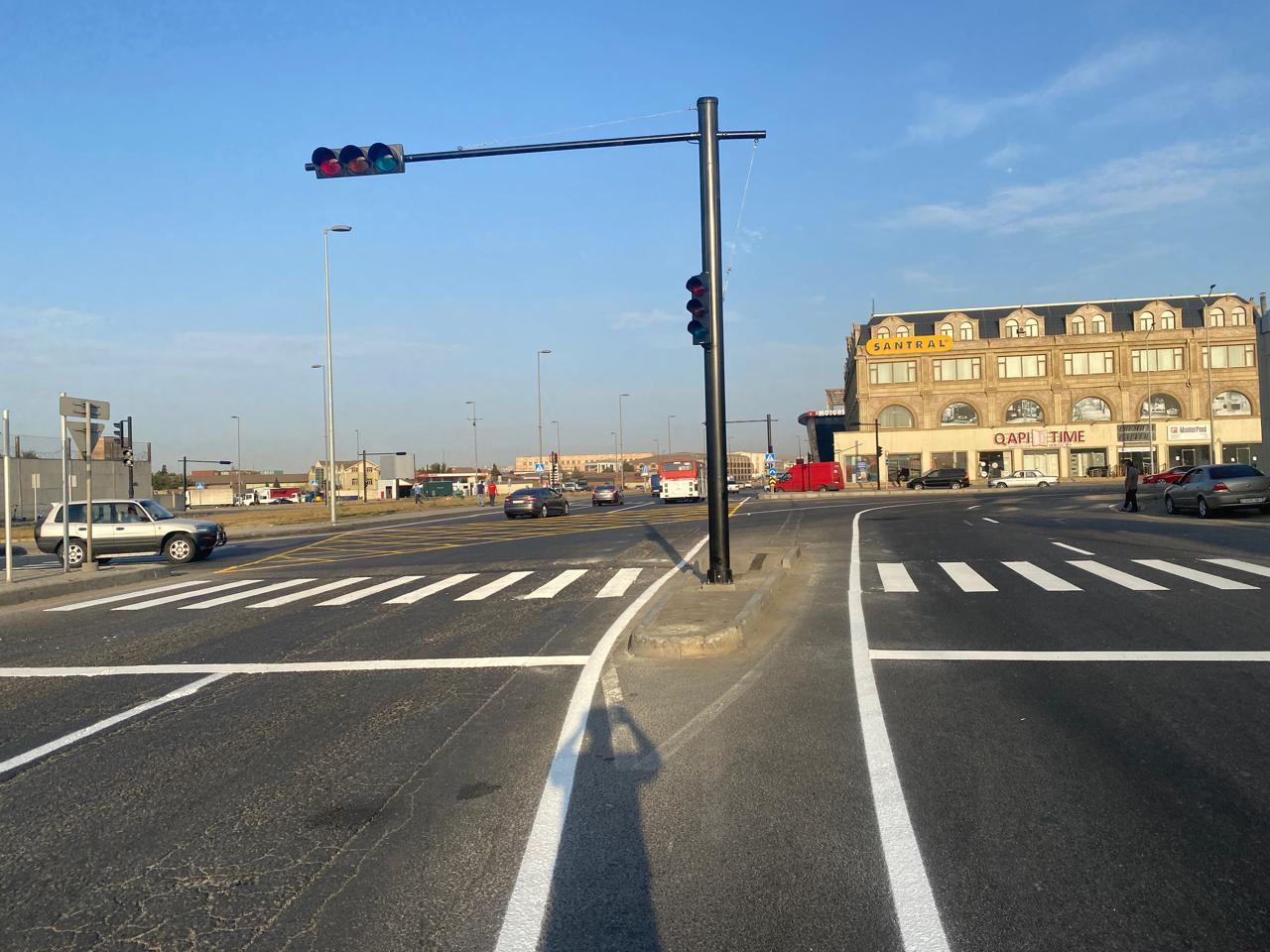 Böyükşor-Pirşağı yolu ilə kəsişməsində yol hərəkətinin təşkilində dəyişiklik edilib (FOTO)