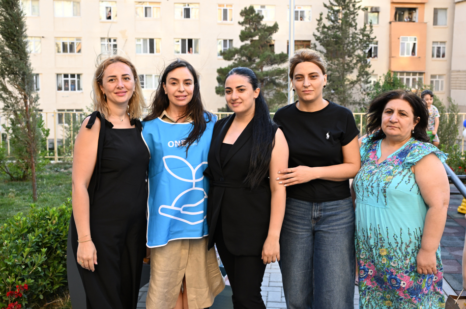 Heydər Əliyev Fondunun vitse-prezidenti Leyla Əliyevanın iştirakı ilə “Bizim həyət” layihəsi çərçivəsində yenilənmiş növbəti həyət sakinlərin istifadəsinə verilib (FOTO)