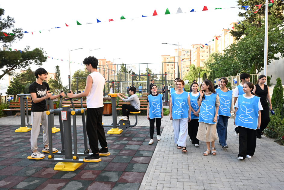 Heydər Əliyev Fondunun vitse-prezidenti Leyla Əliyevanın iştirakı ilə “Bizim həyət” layihəsi çərçivəsində yenilənmiş növbəti həyət sakinlərin istifadəsinə verilib (FOTO)