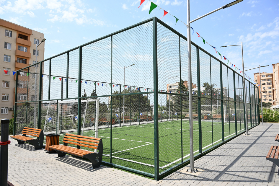 Heydər Əliyev Fondunun vitse-prezidenti Leyla Əliyevanın iştirakı ilə “Bizim həyət” layihəsi çərçivəsində yenilənmiş növbəti həyət sakinlərin istifadəsinə verilib (FOTO)