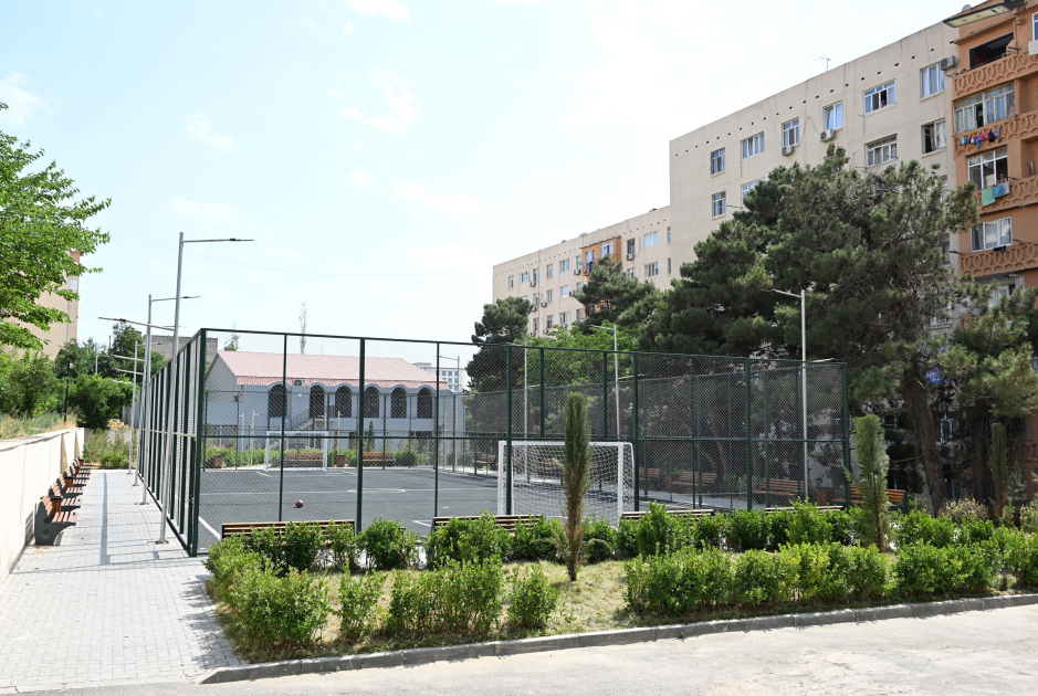 Heydər Əliyev Fondunun vitse-prezidenti Leyla Əliyevanın iştirakı ilə “Bizim həyət” layihəsi çərçivəsində yenilənmiş növbəti həyət sakinlərin istifadəsinə verilib (FOTO)
