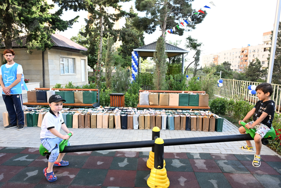 Heydər Əliyev Fondunun vitse-prezidenti Leyla Əliyevanın iştirakı ilə “Bizim həyət” layihəsi çərçivəsində yenilənmiş növbəti həyət sakinlərin istifadəsinə verilib (FOTO)