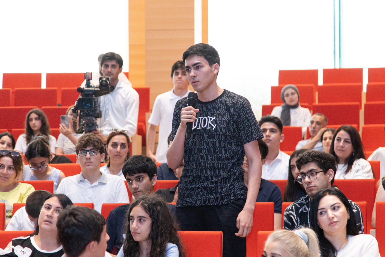 ADA Universiteti dövlət sifarişli yerlərə tələbə qəbuluna başlayır (FOTO)