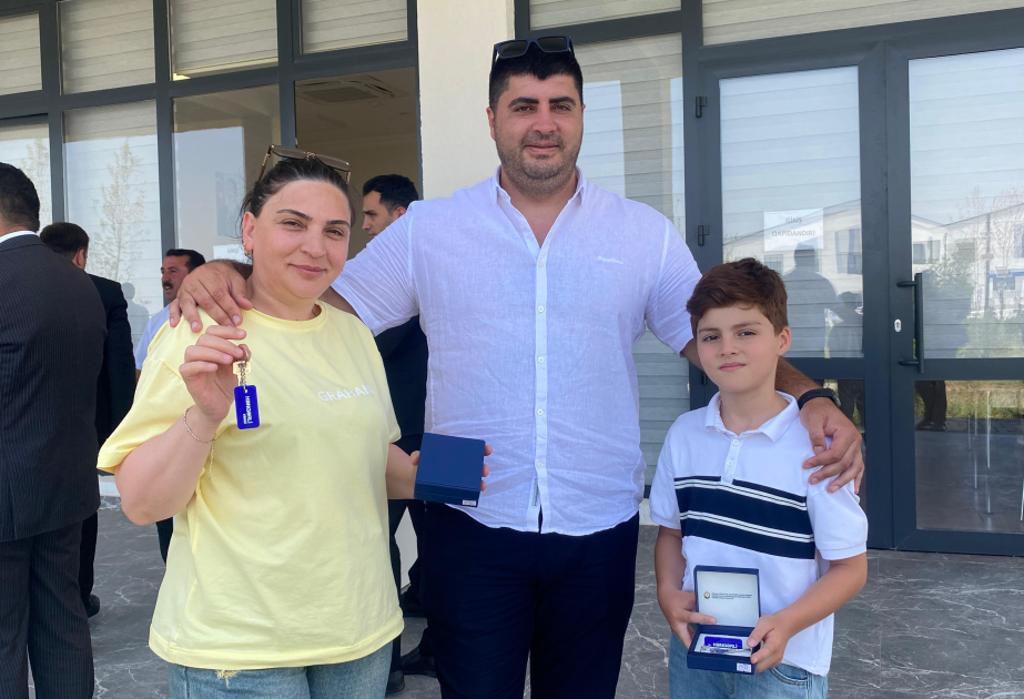Növbəti köç karvanı Kəngərli kəndinə çatıb: 43 ailəyə evlərinin açarları təqdim edilib (FOTO)