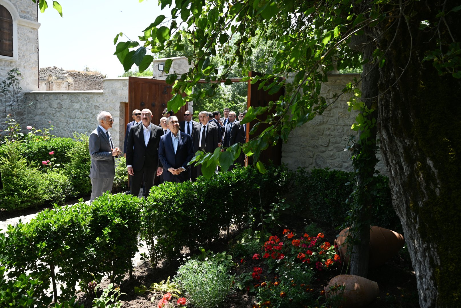 Prezident İlham Əliyev və Türkmənistan Xalq Məsləhətinin sədri Şuşada Bülbülün ev-muzeyində olublar (FOTO)