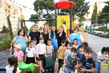 Heydər Əliyev Fondunun vitse-prezidenti Leyla Əliyevanın iştirakı ilə “Bizim həyət” layihəsi çərçivəsində yenilənmiş növbəti həyət sakinlərin istifadəsinə verilib (FOTO)