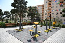 Heydər Əliyev Fondunun vitse-prezidenti Leyla Əliyevanın iştirakı ilə “Bizim həyət” layihəsi çərçivəsində yenilənmiş növbəti həyət sakinlərin istifadəsinə verilib (FOTO)