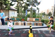 Heydər Əliyev Fondunun vitse-prezidenti Leyla Əliyevanın iştirakı ilə “Bizim həyət” layihəsi çərçivəsində yenilənmiş növbəti həyət sakinlərin istifadəsinə verilib (FOTO)