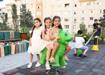 Heydər Əliyev Fondunun vitse-prezidenti Leyla Əliyevanın iştirakı ilə “Bizim həyət” layihəsi çərçivəsində yenilənmiş növbəti həyət sakinlərin istifadəsinə verilib (FOTO)