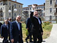 Şuşa sakinləri Prezident İlham Əliyevi və Qurbanqulu Berdiməhəmmədovu səmimi salamlayıblar (FOTO)