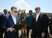 Prezident İlham Əliyev Qurbanqulu Berdiməhəmmədova Cıdır düzündə “Dostluq” adlı Qarabağ atı hədiyyə edib (FOTO)