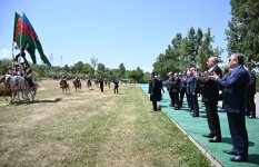Prezident İlham Əliyev Qurbanqulu Berdiməhəmmədova Cıdır düzündə “Dostluq” adlı Qarabağ atı hədiyyə edib (FOTO)