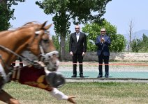 Prezident İlham Əliyev Qurbanqulu Berdiməhəmmədova Cıdır düzündə “Dostluq” adlı Qarabağ atı hədiyyə edib (FOTO)