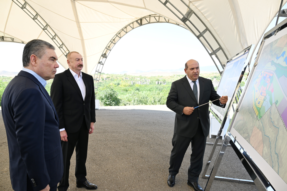 Prezident İlham Əliyev və Türkmənistan Xalq Məsləhətinin sədri Qurbanqulu Berdiməhəmmədov Füzuli şəhərinin dağıdılmış yerlərinə baxıblar (FOTO)