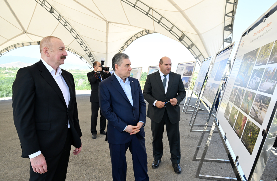 Prezident İlham Əliyev və Türkmənistan Xalq Məsləhətinin sədri Qurbanqulu Berdiməhəmmədov Füzuli şəhərinin dağıdılmış yerlərinə baxıblar (FOTO)