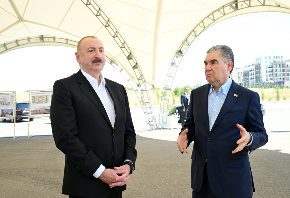 Prezident İlham Əliyev və Türkmənistan Xalq Məsləhətinin sədri Qurbanqulu Berdiməhəmmədov Füzuli şəhərinin dağıdılmış yerlərinə baxıblar (FOTO)