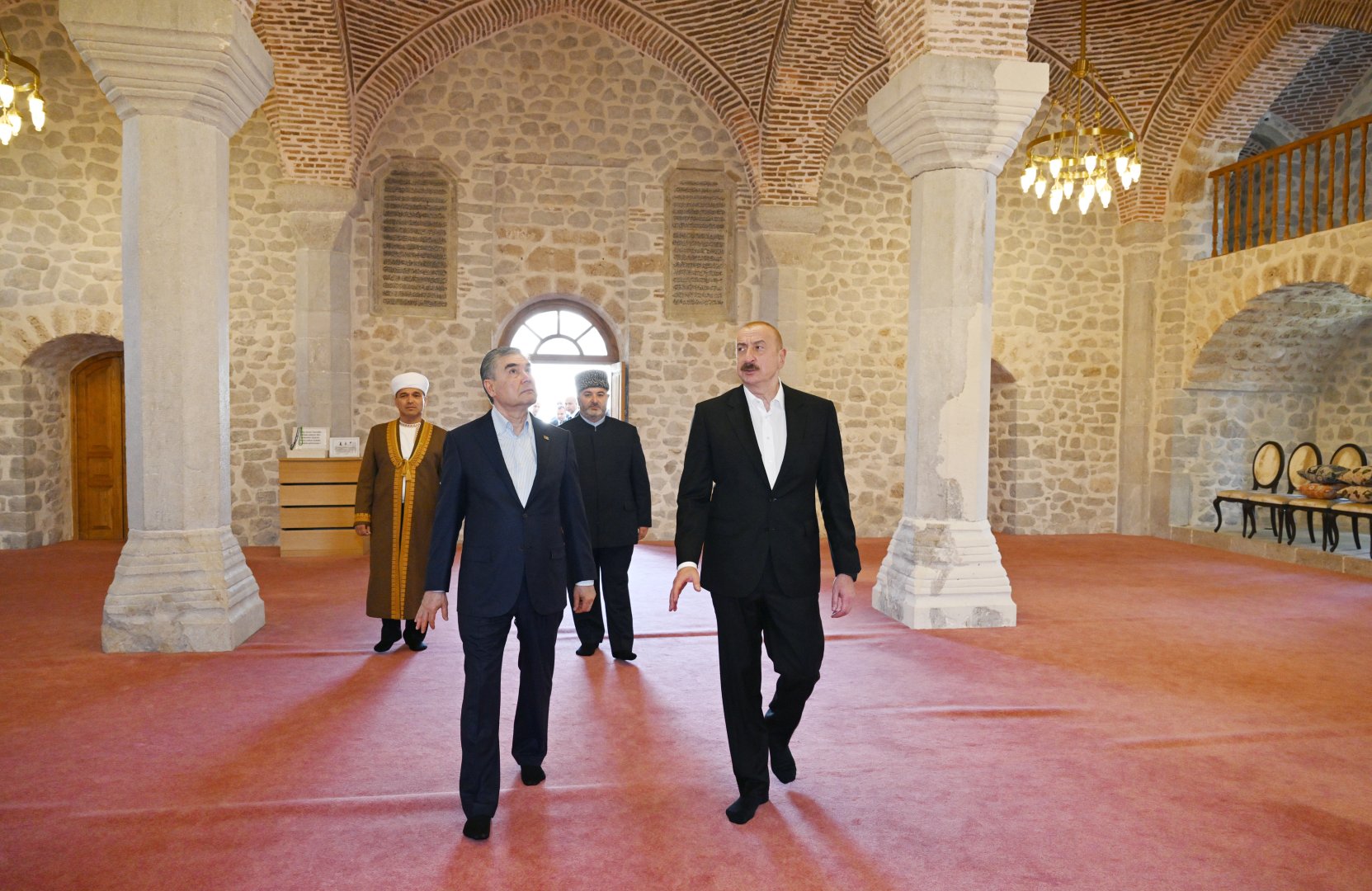 Prezident İlham Əliyev və Türkmənistan Xalq Məsləhətinin sədri Şuşada Yuxarı Gövhər Ağa məscidini ziyarət ediblər (FOTO)
